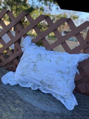 Rachel Ashwell, shabby chic boudoir pillow
NEW 🩵